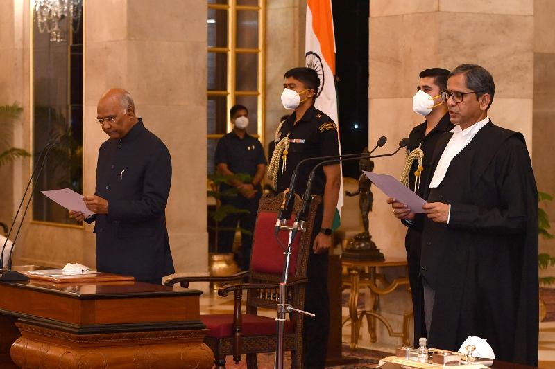 দেশের ৪৮ তম প্রধান বিচারপতি হিসেবে শপথ এন ভি রামানার 