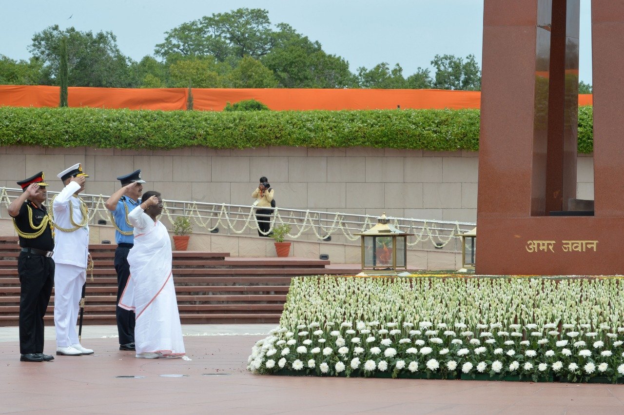 অমর সৈনিকদের শ্রদ্ধায় স্মরণ রাষ্ট্রপতির