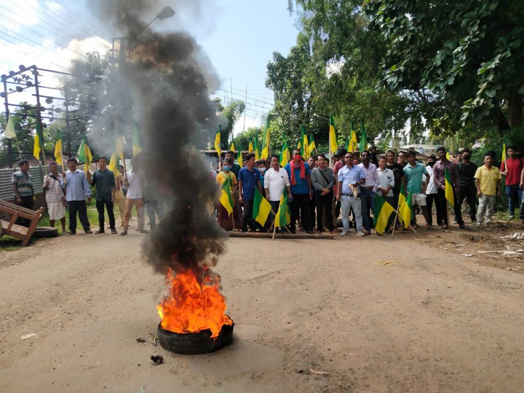 এডিসি বনধ আইপিএফটির, ভাঙচুর গাড়ি, উত্তেজনা 