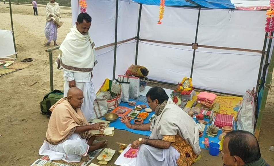 ব্যাপক সংখ্যক পুণ্যার্থীর সমাগমে চাকমাঘাট পৌষ মেলা