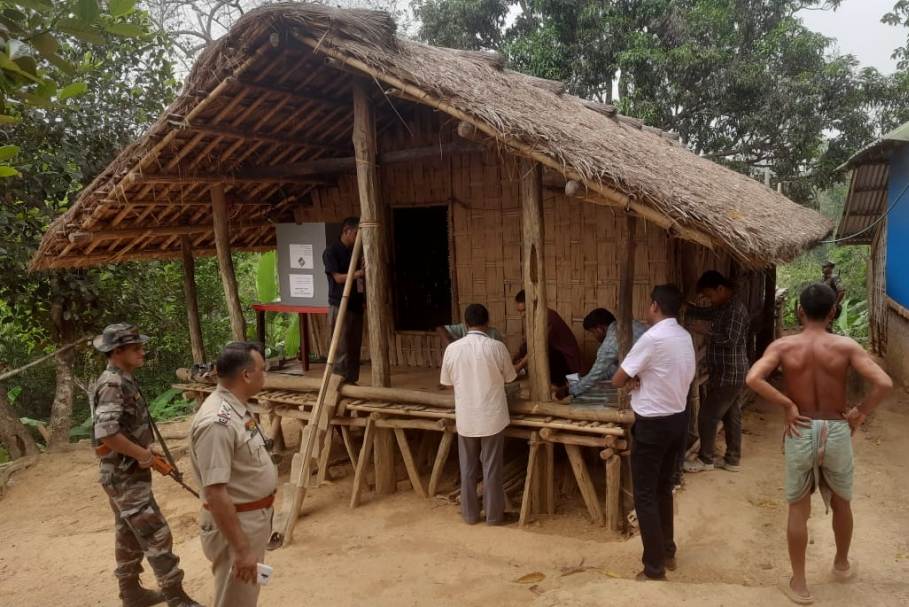 পূর্ব আসনে বাড়ি-বাড়ি শুরু ভোটগ্রহণ পর্ব