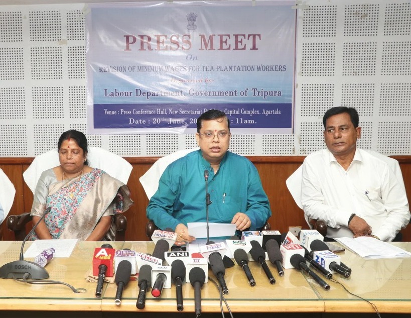 প্রাপ্তবয়স্করা ২০৪ টাকা ও অপ্রাপ্ত বয়স্ক শ্রমিকগণ ১০২ টাকা করে পাবেন : শ্রমমন্ত্রী