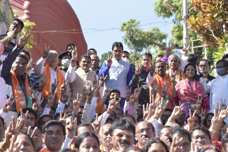 কাউন্সিলরদের নিয়ে মাতাবাড়িতে মুখ্যমন্ত্রী