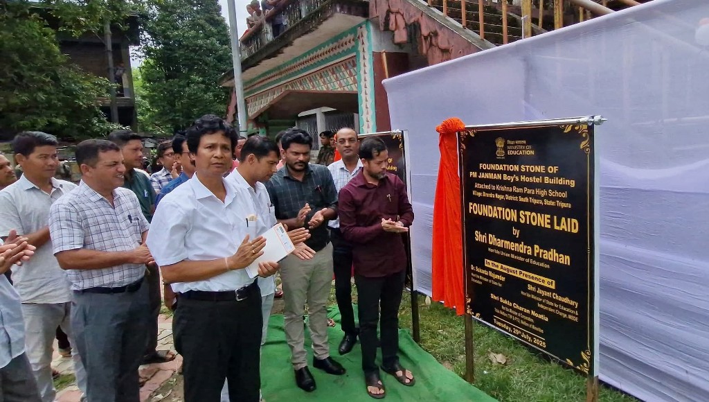 ভার্চুয়ালি ৬টি জনজাতি ছাত্রাবাসের ভিত্তিপ্রস্তর স্থাপন করলেন কেন্দ্রীয় শিক্ষামন্ত্রী