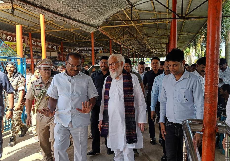 চতুর্দশ দেবতা মন্দির ও কসবা কালি মন্দির পরিদর্শনে রাজ্যপাল