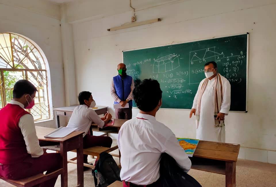 দীর্ঘ মাস পর স্কুল-কলেজ খোলায় খুশি ছাত্রছাত্রীরা, দাবি শিক্ষামন্ত্রীর  