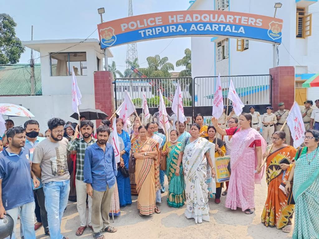 কলেজ ছাত্রী গণধর্ষণের প্রতিবাদে বিক্ষোভ বামেদের 