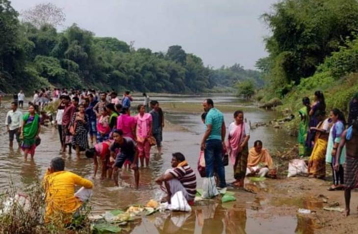 সাব্রুমে ঐতিহ্যবাহী বারুনী মেলার স্নান 