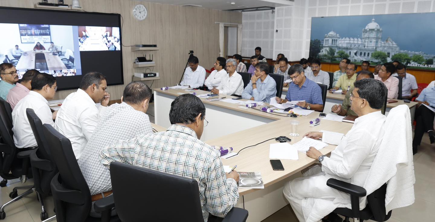জেলাশাসক ও পুলিশ সুপারদের সঙ্গে বৈঠক মুখ্যমন্ত্রীর 