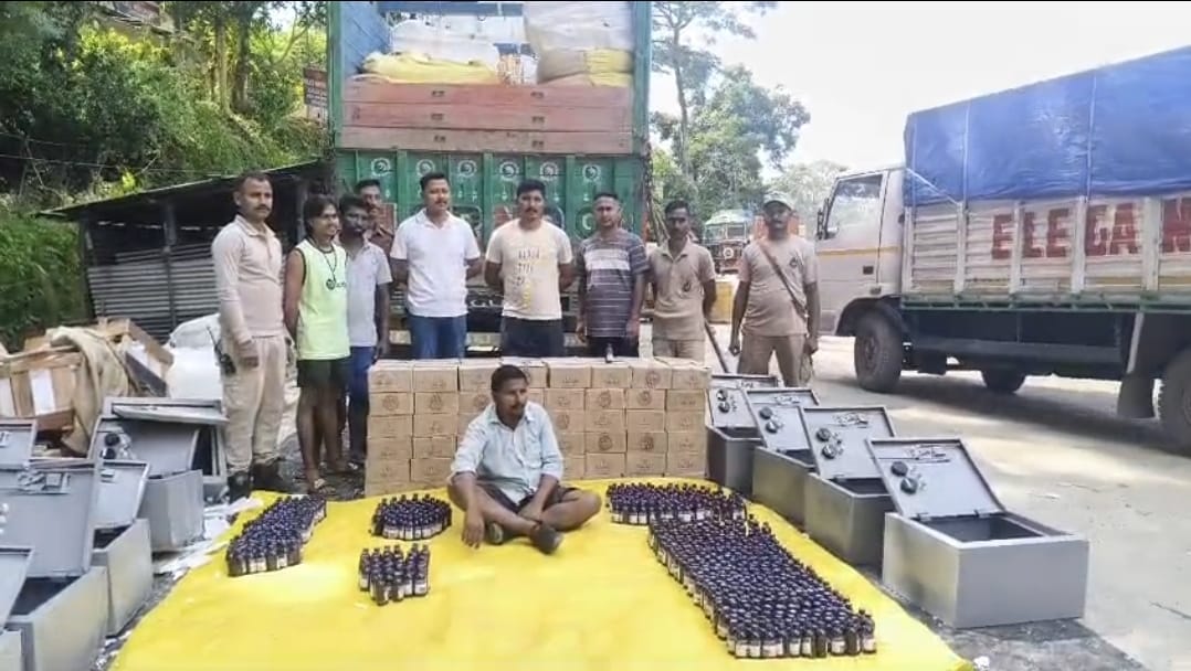 চুরাইবাড়িতে আটক ৩০ লক্ষ টাকার কফসিরাপ