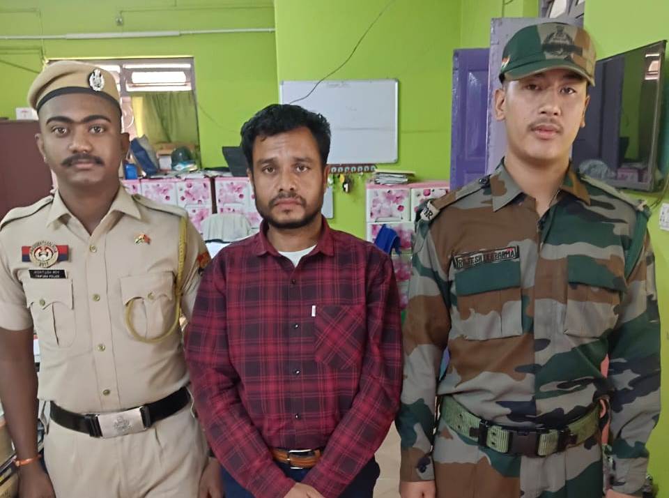 ফেসবুকে আপত্তিকর পোস্ট শেয়ার, দেশ দ্রোহীতার মামলায় গ্রেপ্তার যুবক 