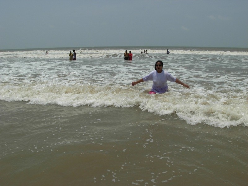 উৎসবের আনন্দে দীঘায় মাস্ক বিহীন অধিকাংশ মানুষজন 