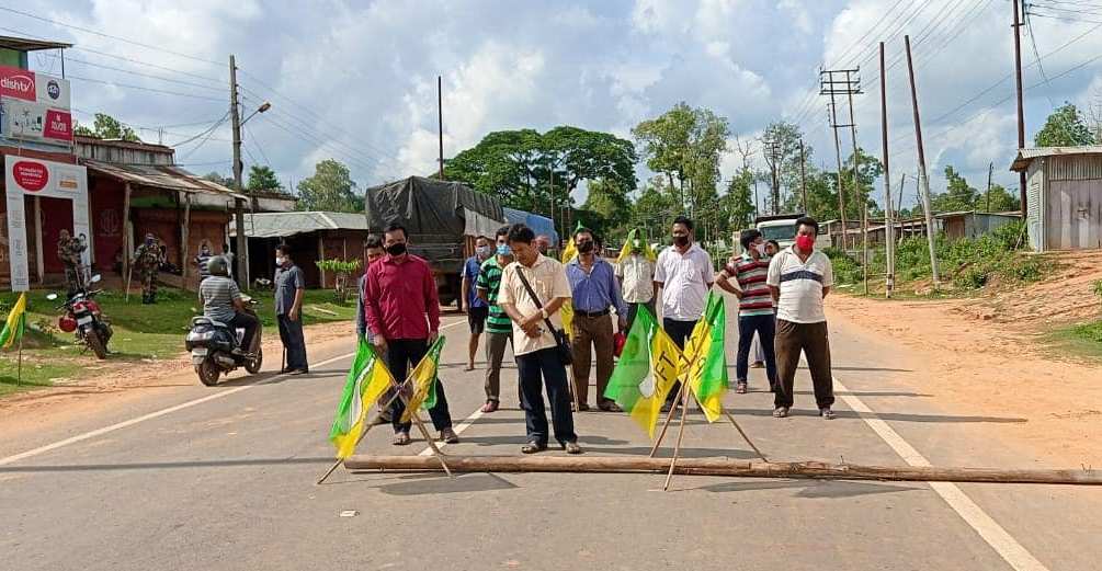  আইপিএফটির ডাকা বনধে স্তব্ধ পাহাড় 