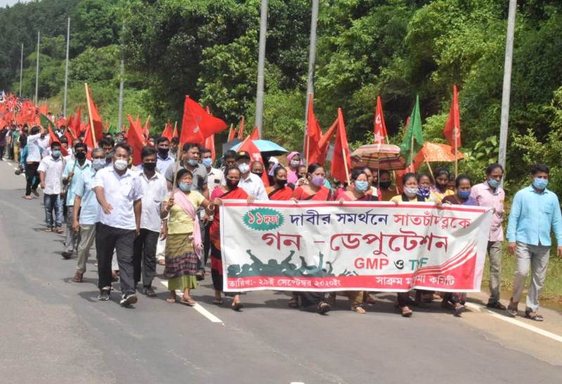 ১১ দফা দাবি আদায়ে বাম সংগঠনের ডেপুটেশ