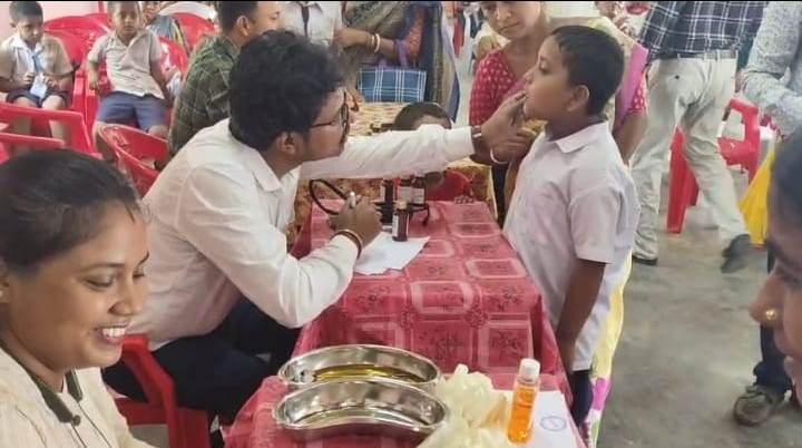 প্রাক্তন ছাত্র-ছাত্রীদের উদ্যোগে স্বাস্থ্য শিবির