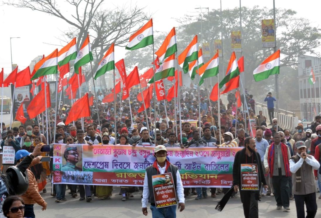 কৃষি আইন প্রত্যাহারের দাবিতে রাজভবন অভিযান