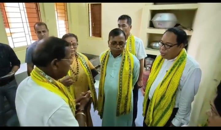 ছাত্রাবাস গুলির সরজমিনে পরিদর্শন বিধানসভার মনোনীত সদস্যদের 