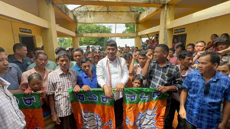 কৃষ্ণপুরে মন্ত্রীর হাত ধরে ফের যোগদান বিজেপিতে 