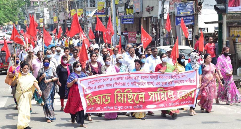 জ্বালানির মূল্যবৃদ্ধির প্রতিবাদে ময়দানে বামেরা