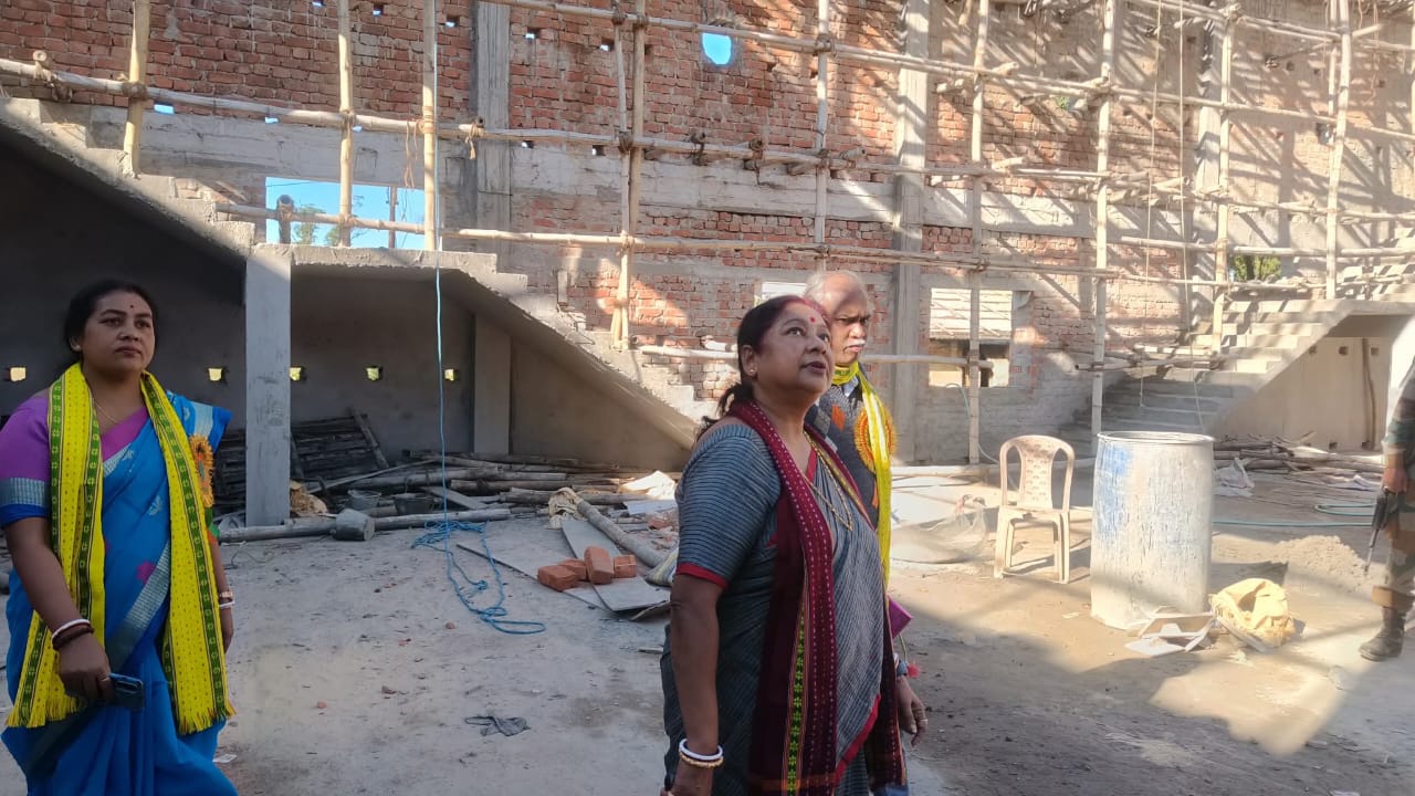 বাম নেতার প্রতিশ্রুতি বাস্তবায়ন করছেন মুখ্যসচেতক