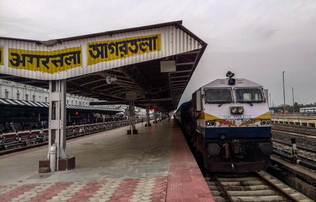 করোনার জেরে বন্ধ ডেমু-প্যাসেঞ্জার ট্রেন পরিষেবা