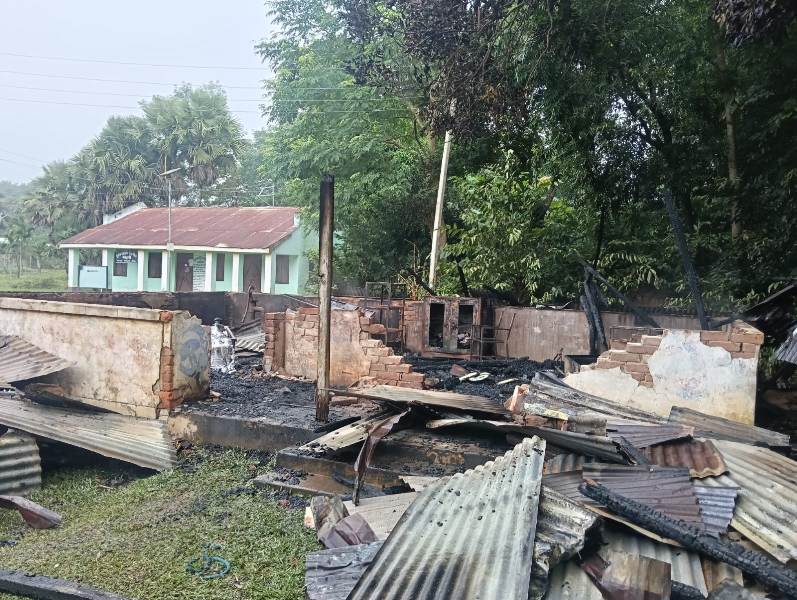 বড়দোয়ালে ভয়াবহ অগ্নিকাণ্ড