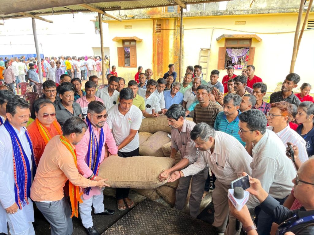 রাজ্য সরকার কৃষকদের কৃষিকাজে উৎসাহ প্রদানে বদ্ধপরিকর : খাদ্যমন্ত্রী