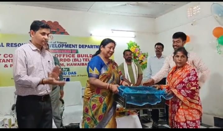 দুধ উৎপাদনে স্বয়ংসম্পূর্ণ হতে প্রতি জেলাতেই ডায়েরি নির্মাণ করা হবে : মন্ত্রী 