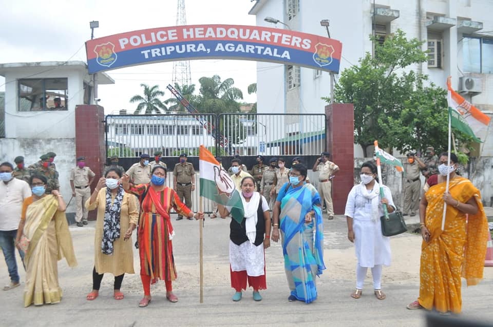 চার নাবালিকা ধর্ষণ কাণ্ডের প্রতিবাদে বিক্ষোভ মহিলা কংগ্রেসের