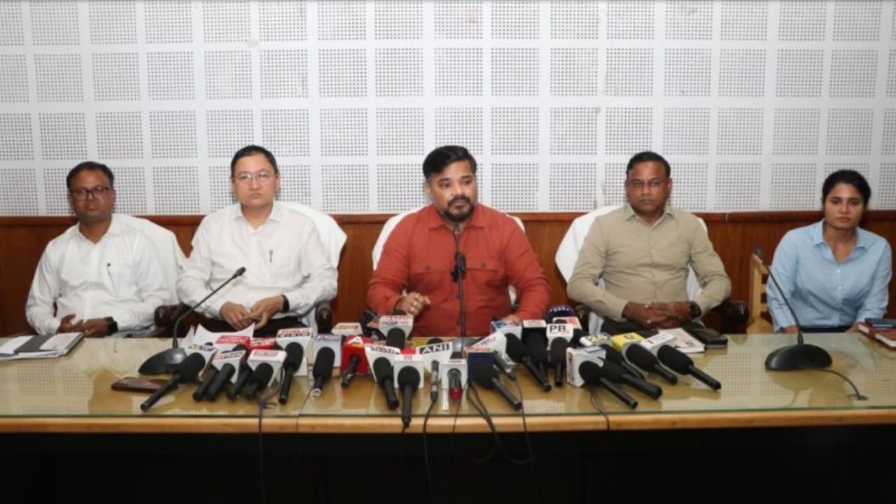 যানজট নিরসনে আগরতলায় চলবে গোলাপী অটোরিক্সা : পরিবহণ মন্ত্রী