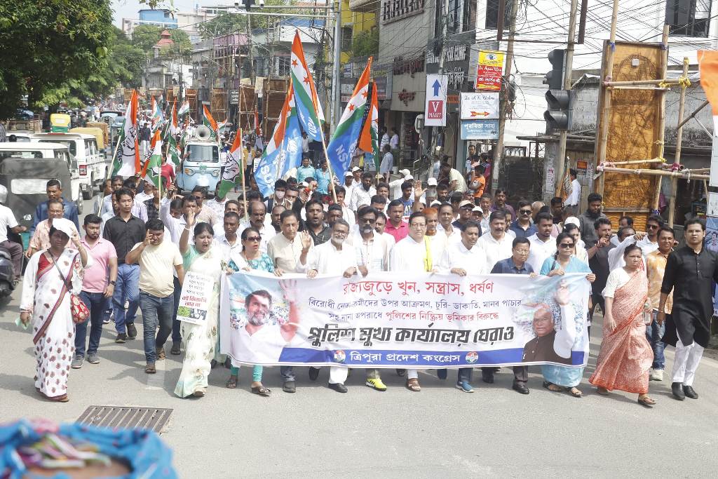 পুলিশের মুখ্য কার্যালয় ঘেরাও কংগ্রেসের