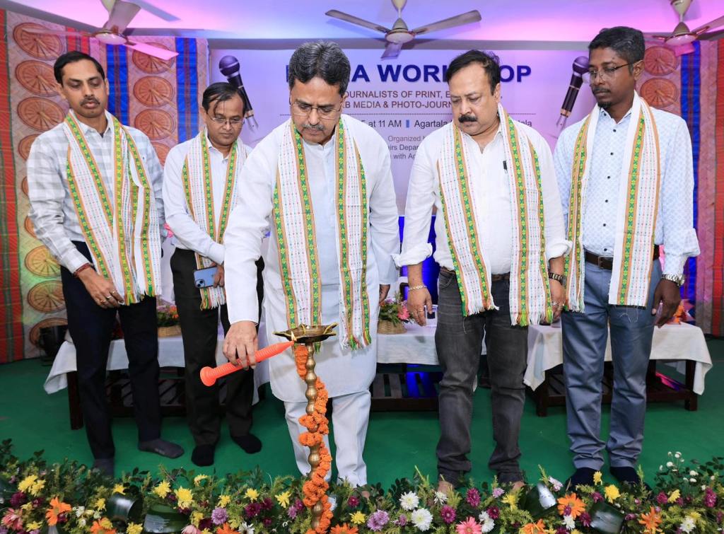 সমাজ পরিবর্তনে সংবাদমাধ্যম মানুষের সাথে যোগসূত্র বজায় রাখার ক্ষেত্রে অনন্য ভূমিকা পালন করে : মুখ্যমন্ত্রী 