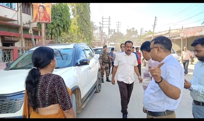 আধিকারিকদের বেহাল সড়কের সমস্যা বোঝালেন বিধায়িকা