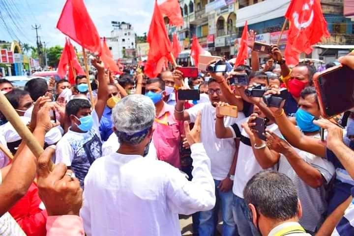 রাজ্য ব্যাপী ১৬ দফা দাবি আদায়ে সিপিএমের প্রতিবাদ