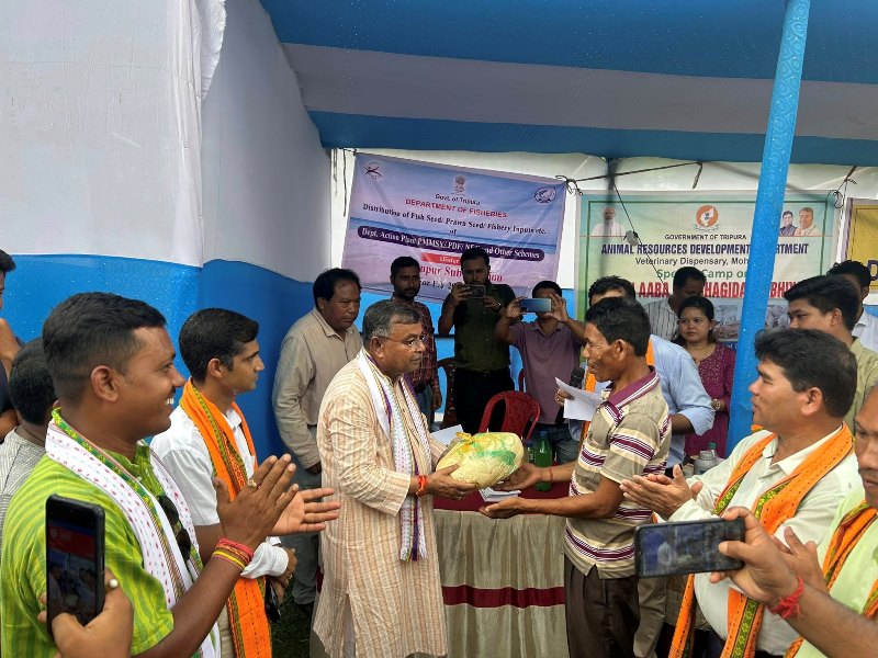 শিবিরের মাধ্যমে প্রশাসনকে জনগণের দোরগোড়ায় পৌঁছে দিচ্ছে সরকার : কৃষিমন্ত্রী