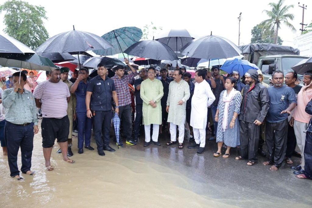 বন্যা কবলিত এলাকাসমূহ এবং ত্রাণশিবির পরিদর্শনে মুখ্যমন্ত্রী