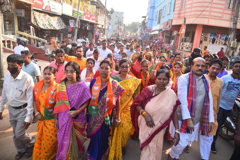 কেন্দ্রীয় মন্ত্রীর উপস্থিতিতে মনোনয়ন দাখিল সোনামুড়ায় 