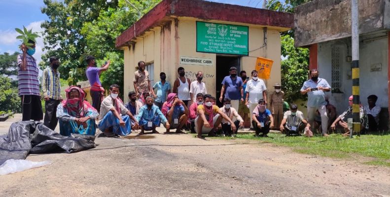 কর্মসংস্থানের দাবিতে আন্দোলন শ্রমিকদের  