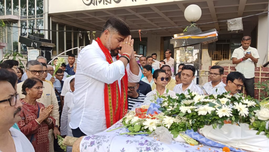 প্রয়াত প্রদীপ দত্ত ভৌমিকের  শেষকৃত্য সম্পন্ন