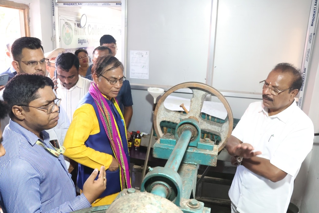 বাগমায় এগ্রিপ্রোডিউসার্স কোম্পানী লিমিটেড পরিদর্শনে রাজ্যপাল