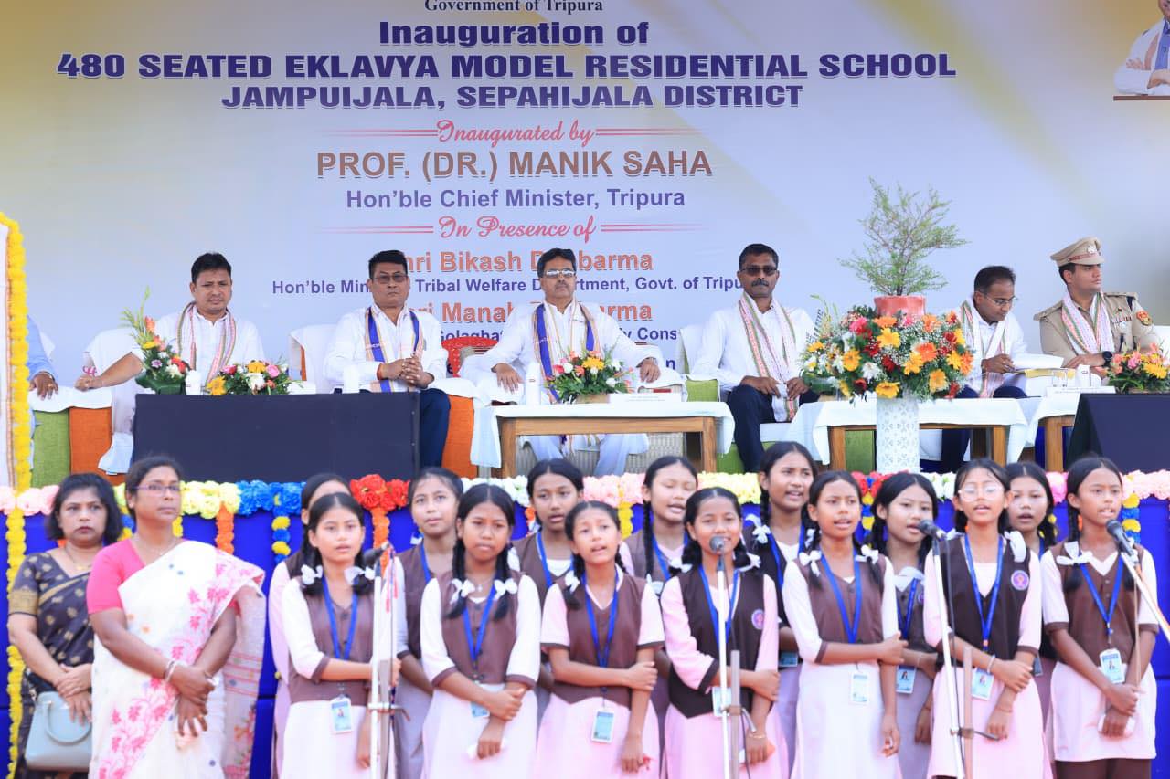 জনজাতি ছাত্রছাত্রীদের কাছে গুণগত শিক্ষা পৌঁছে দিতে বর্তমান সরকার প্রতিশ্রুতিবদ্ধ : মুখ্যমন্ত্রী