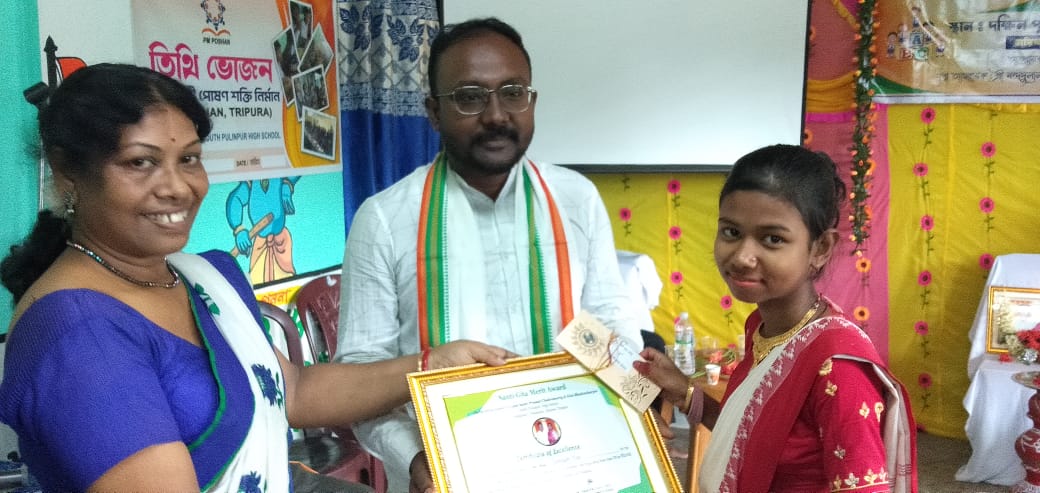 পড়ুয়াদের মধ্যে মেধা বৃত্তি প্রদান তেলিয়ামুড়ায় 