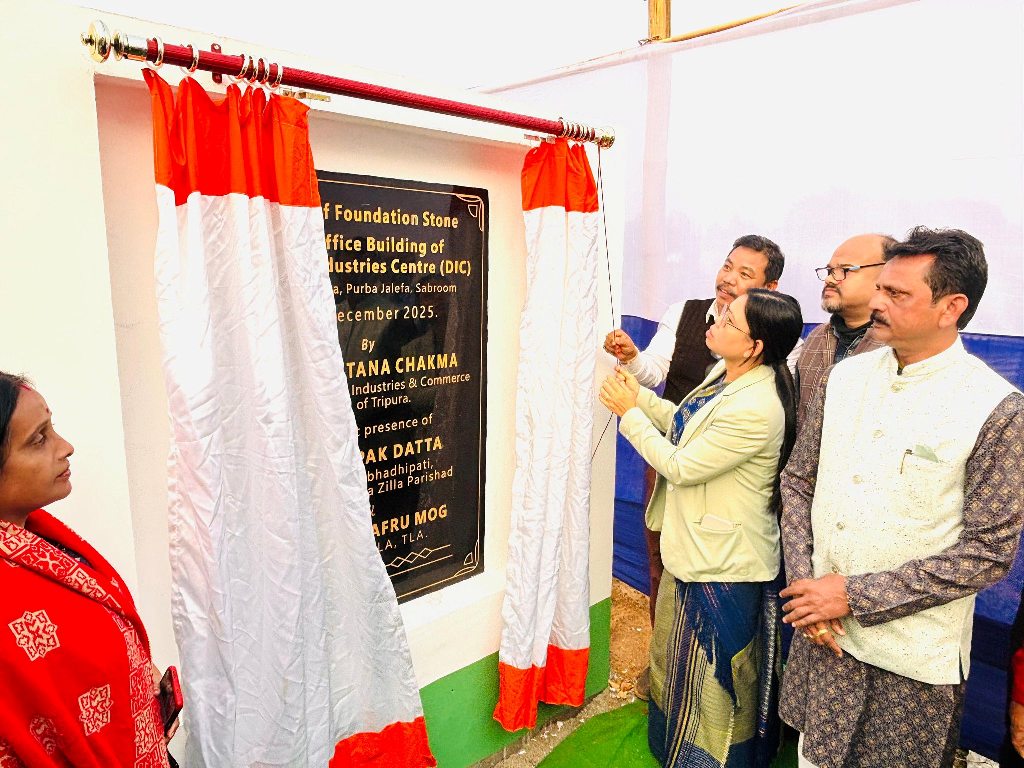 ত্রিপুরাকে কিভাবে স্বনির্ভর করা যায় সে লক্ষ্যে রাজ্য সরকার কাজ করছে : শিল্পমন্ত্রী