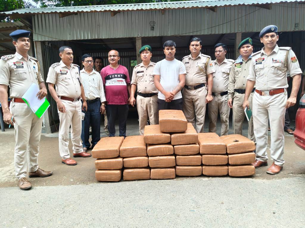 আমবাসায় ২১৫ কেজি গাঁজা উদ্ধার, গাড়িচালক গ্রেপ্তার