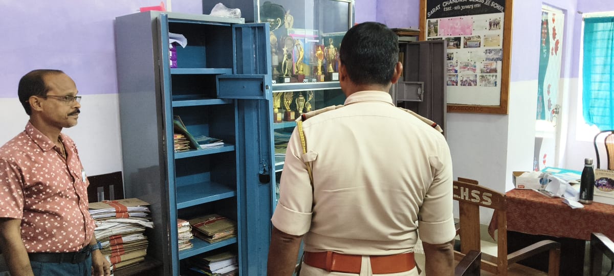 বিদ্যালয়ে দুঃসাহসিক চুরি