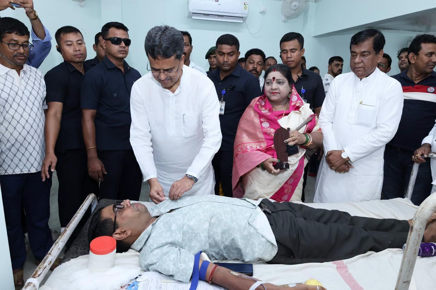 রক্তদানের মতো মানবিক কাজে আরো বেশি করে এগিয়ে আসতে হবে: মুখ্যমন্ত্রী