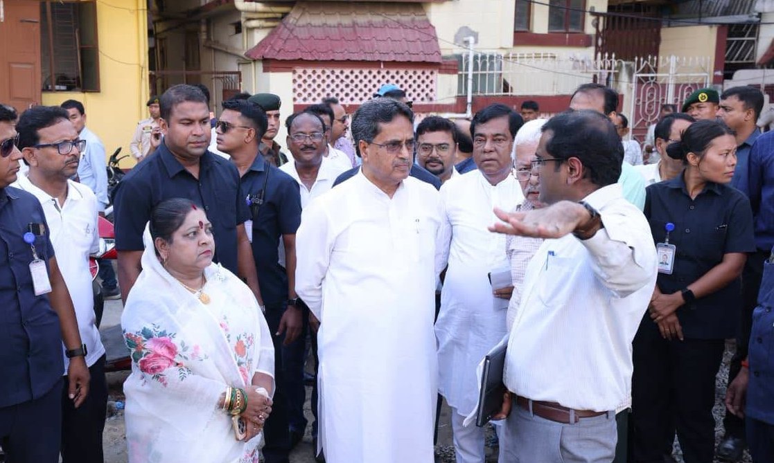 তিন মাসের মধ্যে কাজ শেষের ডেডলাইন দিয়ে পুকুর পরিদর্শন করলেন মুখ্যমন্ত্রী