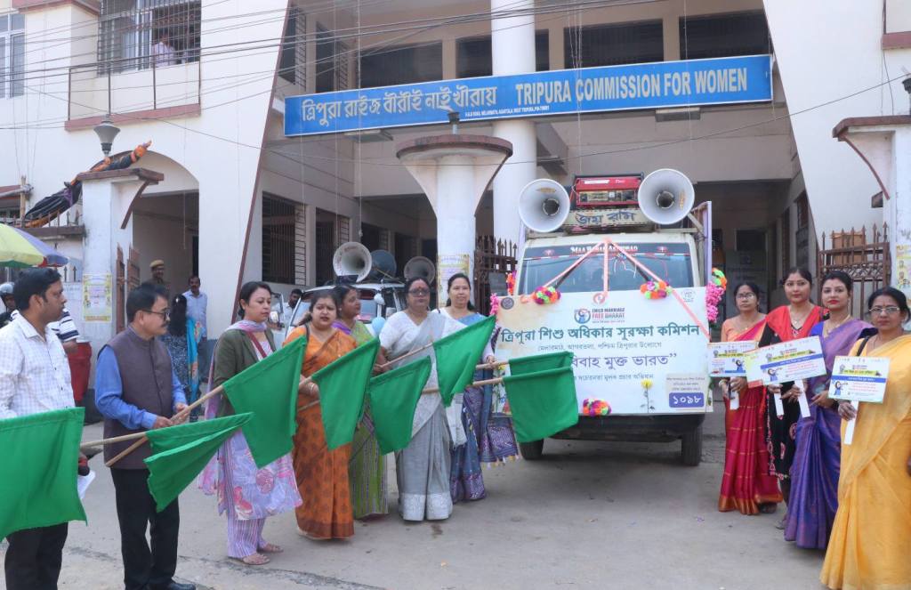 বাল্যবিবাহ প্রতিরোধে বিশেষ প্রচার গাড়ির সূচনা শিশু সুরক্ষা কমিশনের