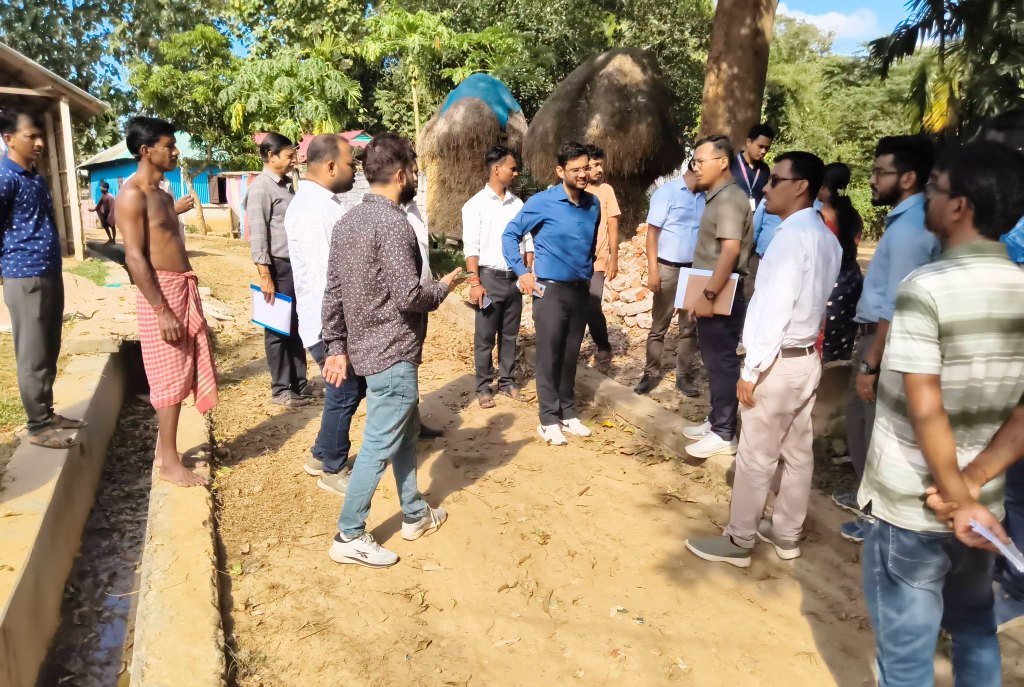 বিভিন্ন প্রকল্পের কাজের অগ্রগতি ও পরিষেবা পরিদর্শনে খোয়াই জেলার জেলাশাসক