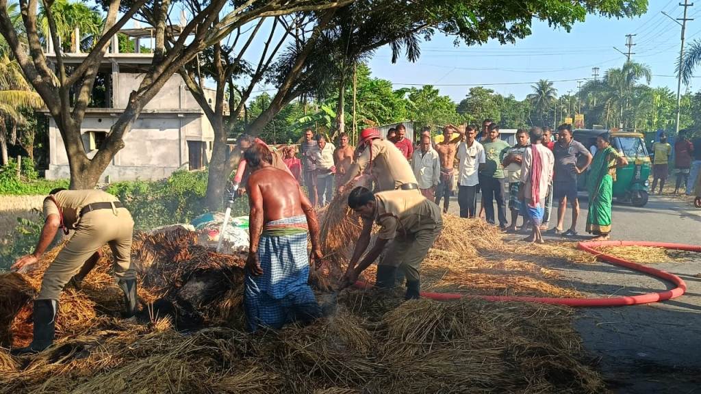 ধানের স্তূপে ভয়াবহ আগুন, ক্ষতির শিকার কৃষকরা